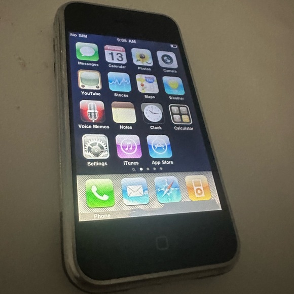 First generation, iPhone, mint condition - Picture 8 of 11